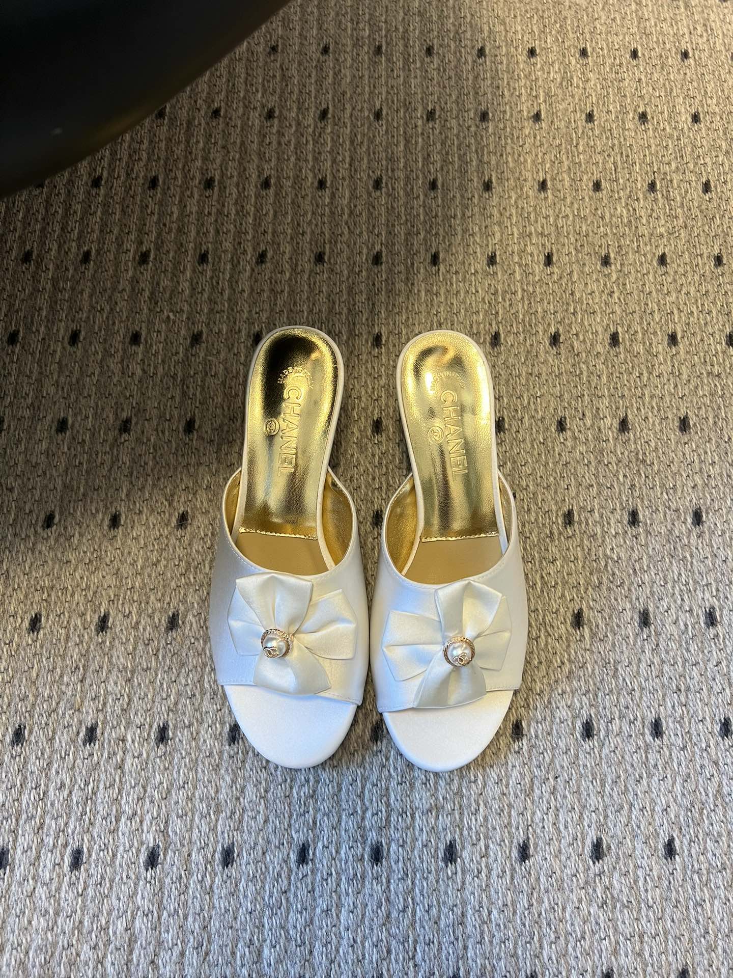 CC 26s High-Heeled Slides 60 White Satin Cowhide 627181