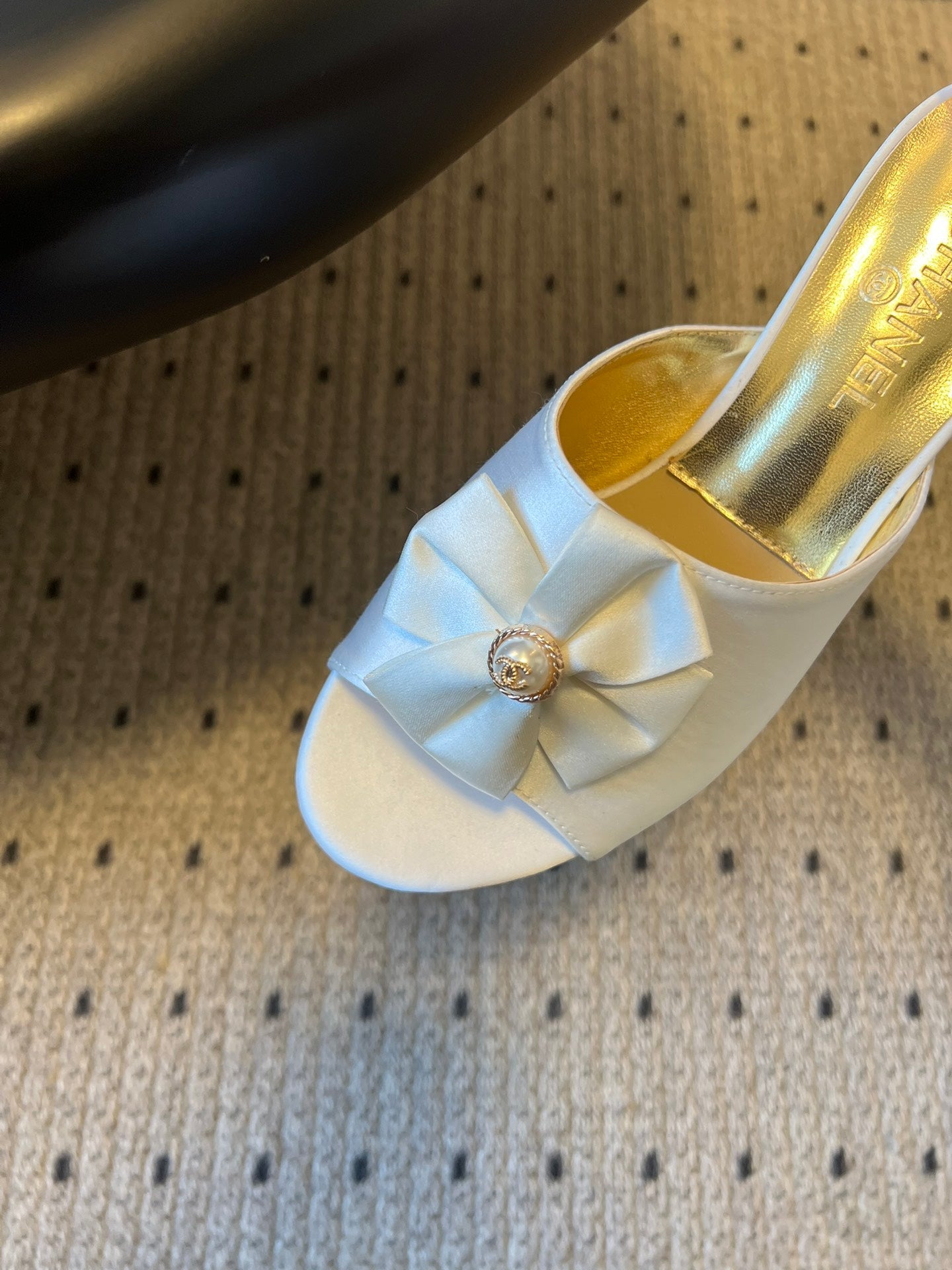 CC 26s High-Heeled Slides 60 White Satin Cowhide 627181