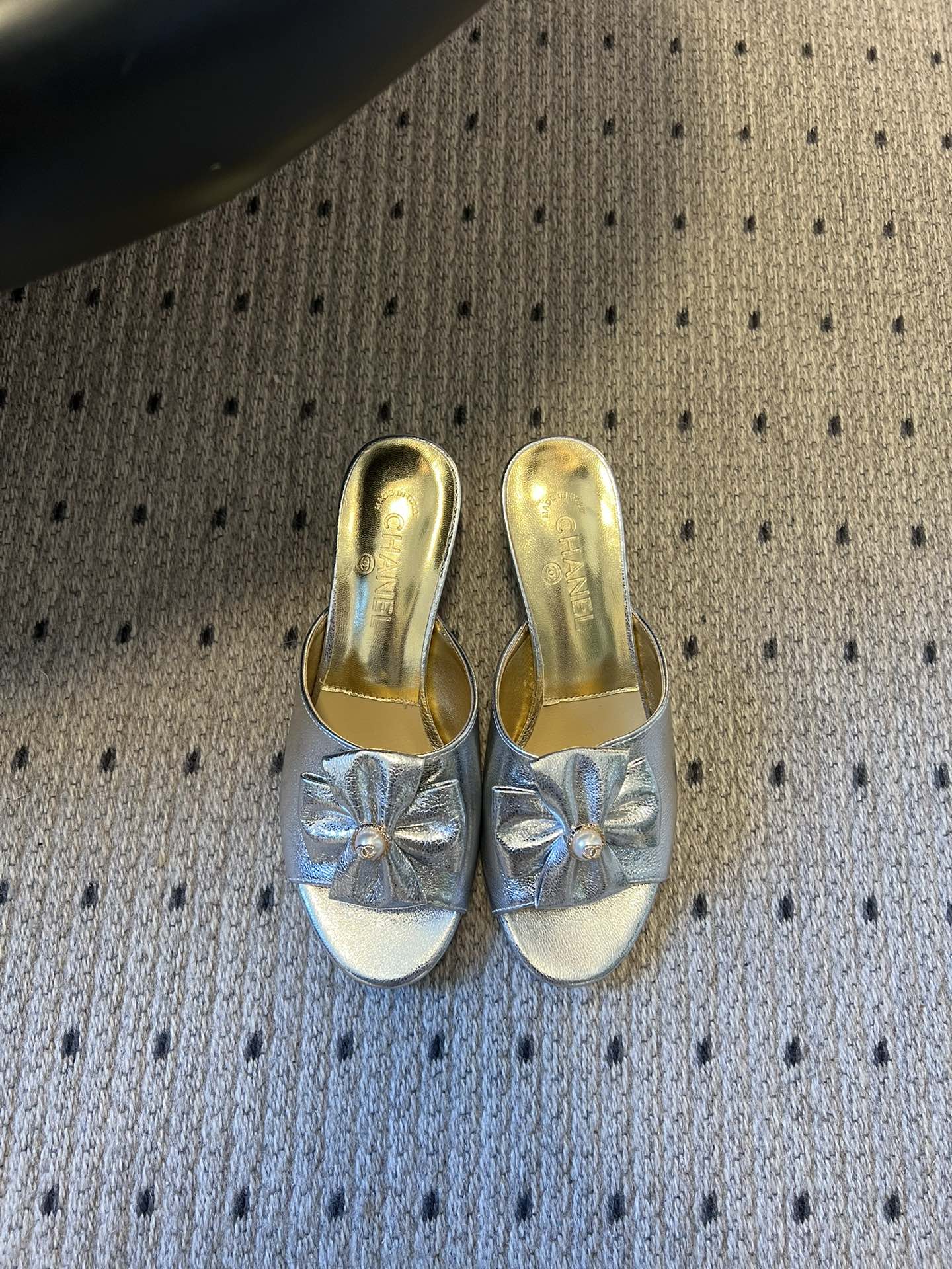 CC 26s High-Heeled Slides 60 Metallic Sliver Cowhide 627183