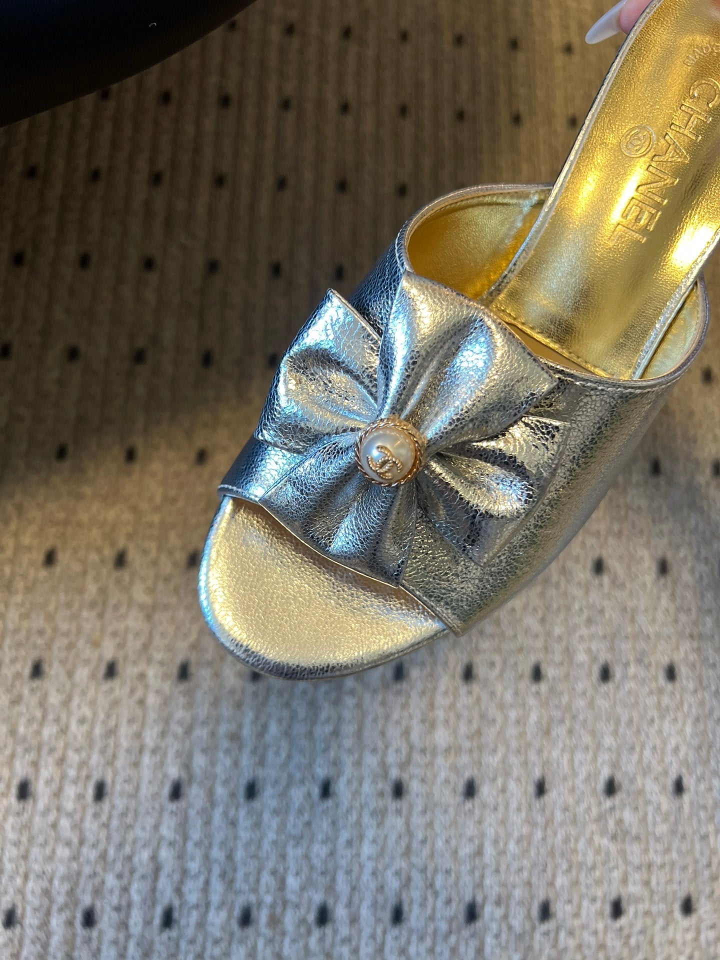 CC 26s High-Heeled Slides 60 Metallic Sliver Cowhide 627183