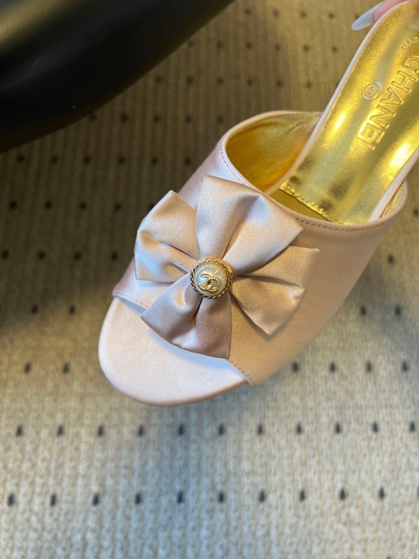 CC 26s High-Heeled Slides 60 Light Pink Satin Cowhide 627185