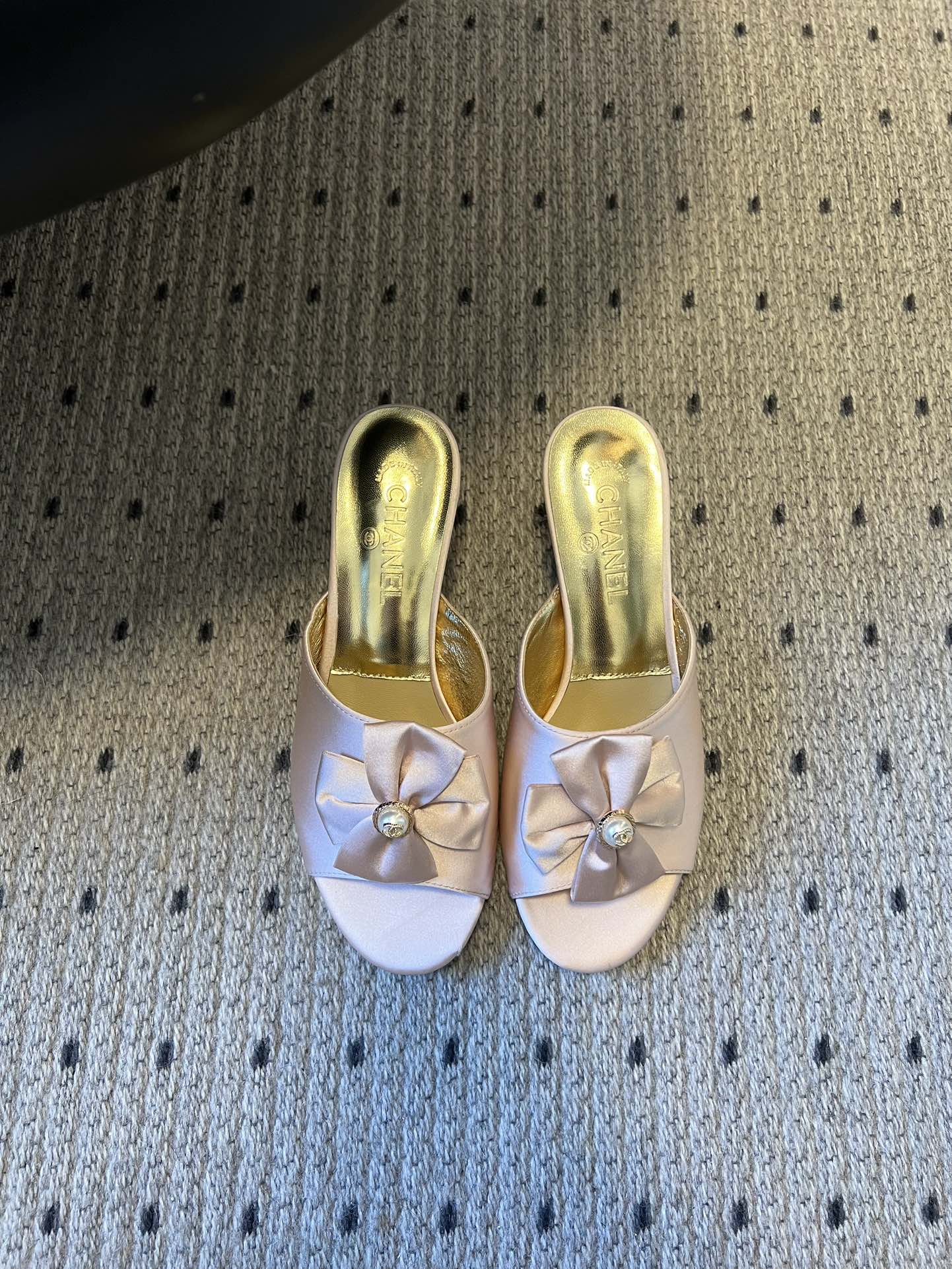 CC 26s High-Heeled Slides 60 Light Pink Satin Cowhide 627185