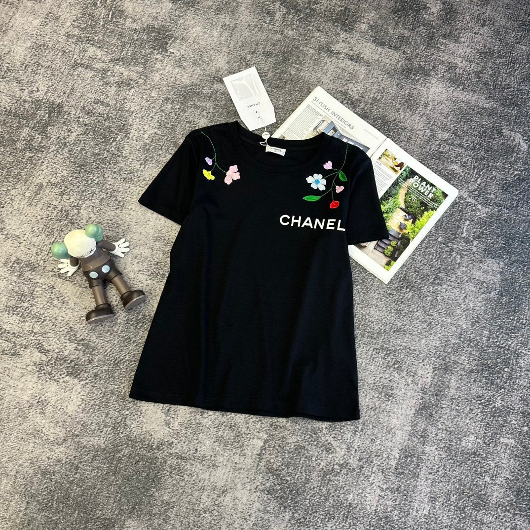 Chanel 2026 Short-Sleeve T-Shirt Black and White Cotton 359334
