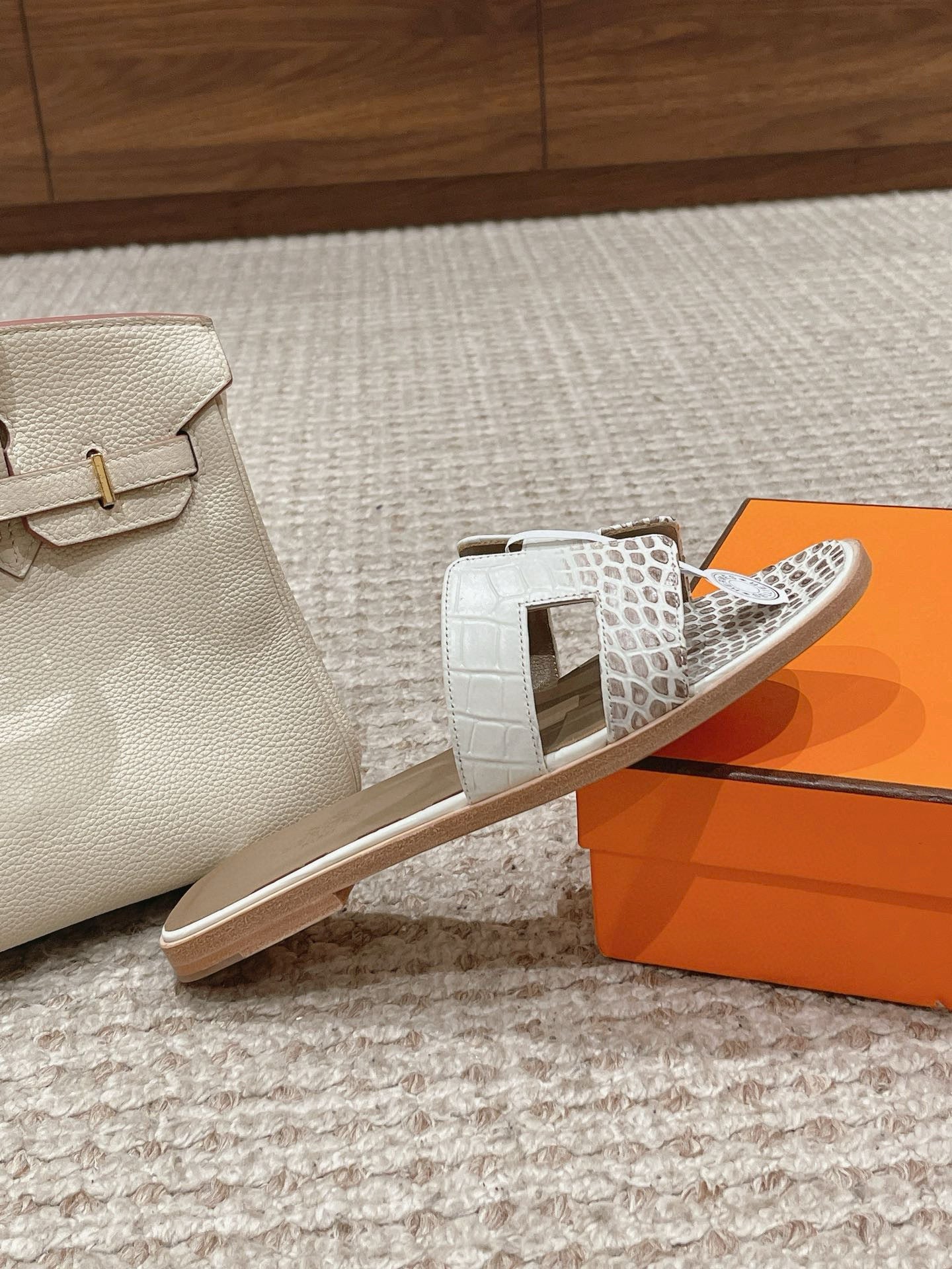 HM 25 Oran Sandal White Crocodile Skin