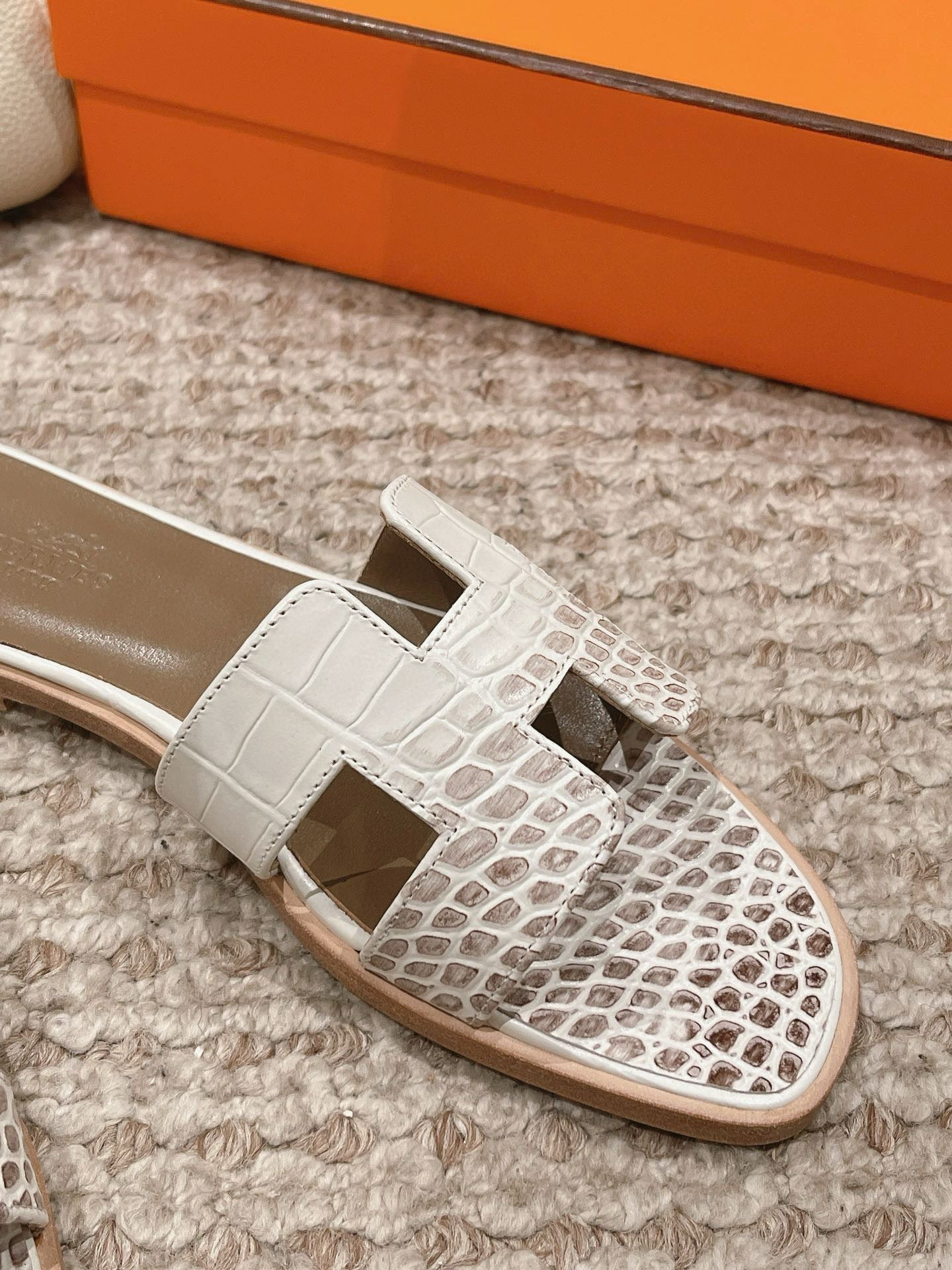 HM 25 Oran Sandal White Crocodile Skin