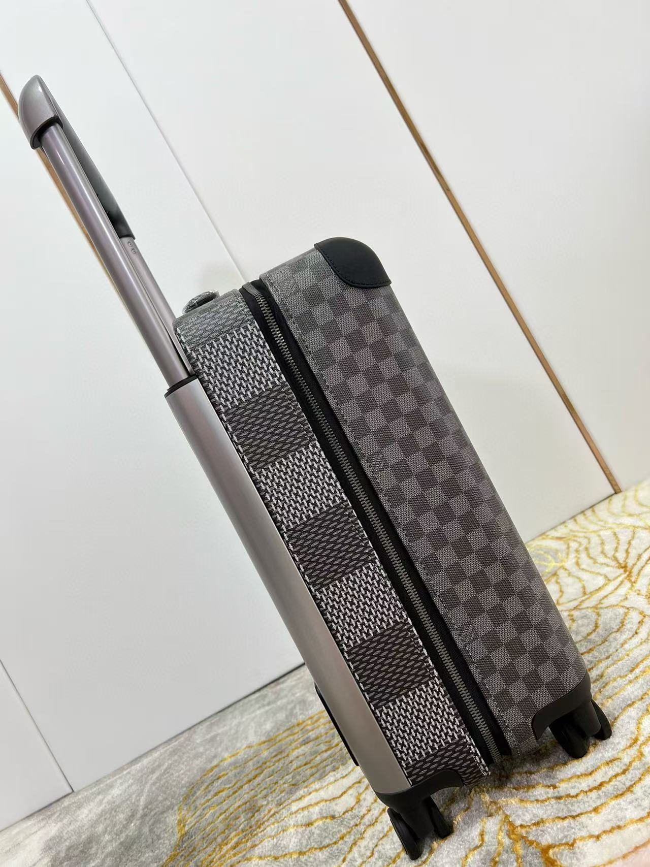 Louis Vuitton Horizon 55 Plaid Suitcase Gray Black Leather
