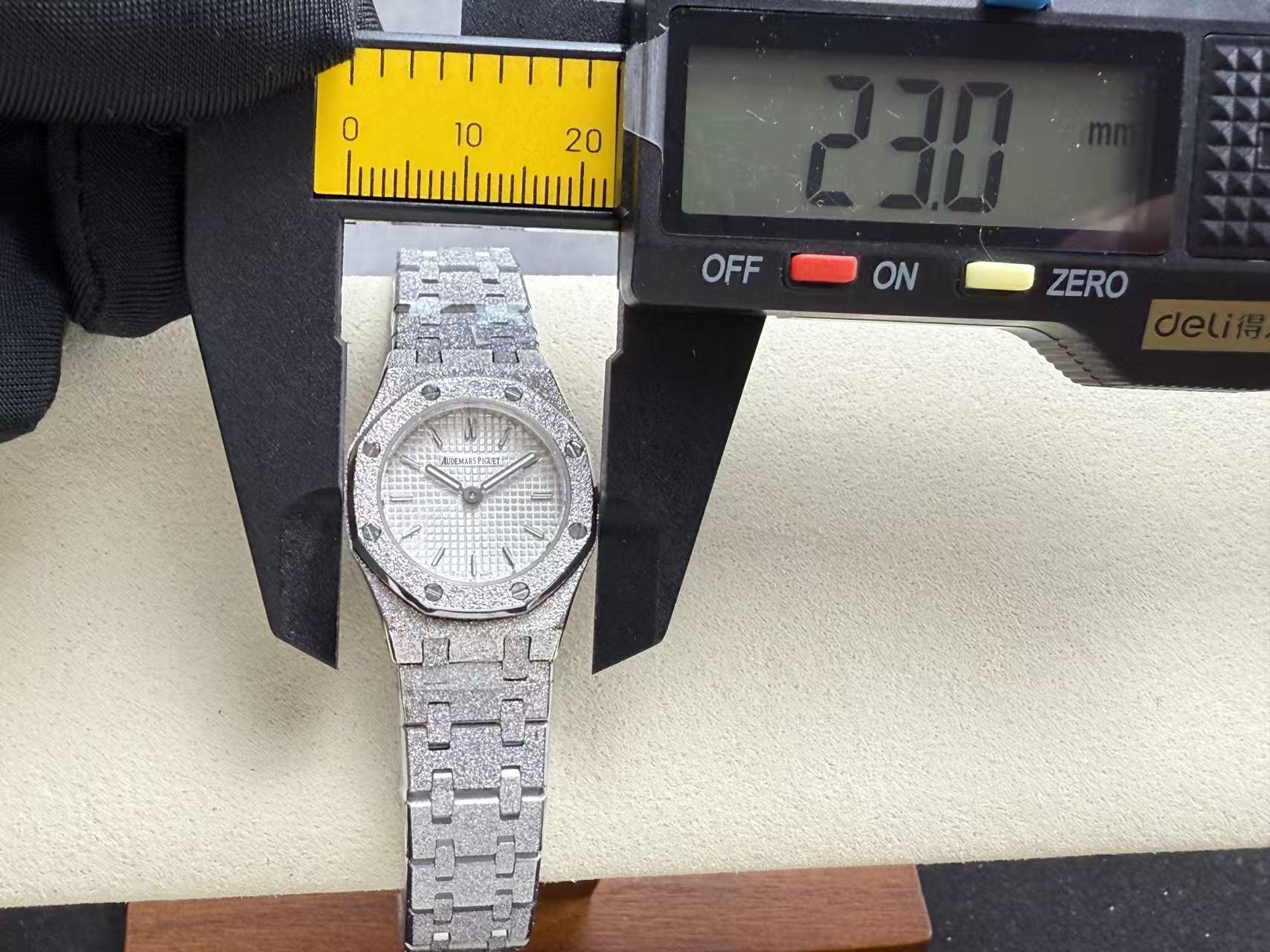 Audemars Piguet Royal Oak Mini Frosted Quartz 23mm Silver Dial