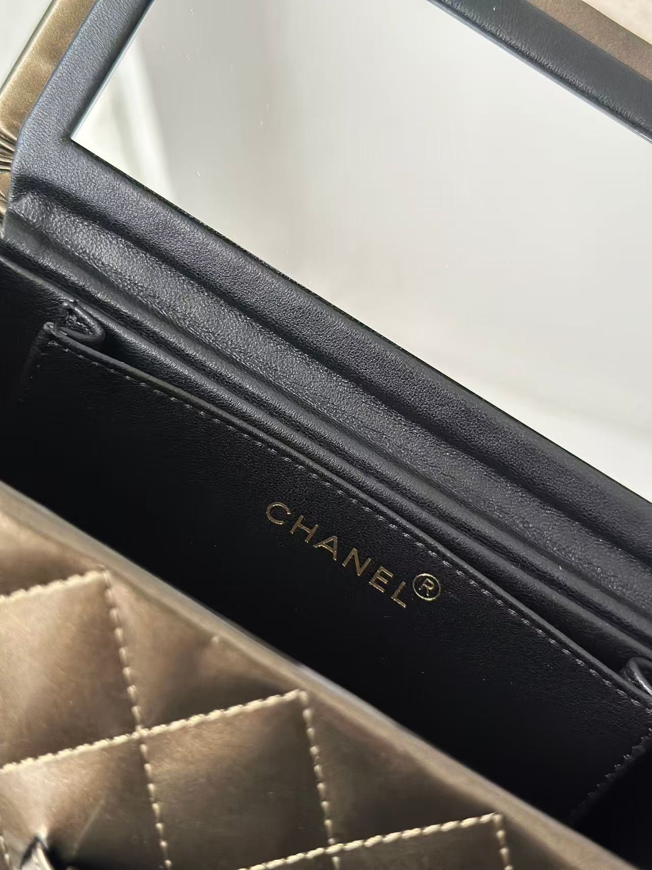 Chanel 2025 Vanity Bag 22cm Olive Green Leather