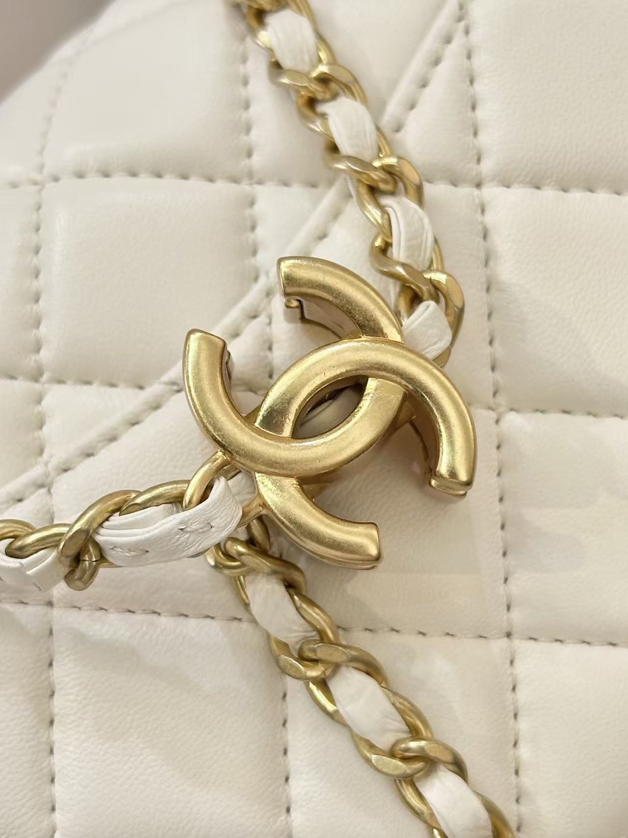 Chanel 2025 Flap Bag White Gold 20cm Shinny Lambskin