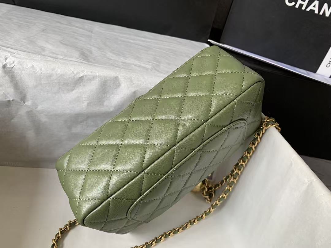 Chanel 25 Pearl Crush Square Flap Bag 20cm Dark Green Lambskin
