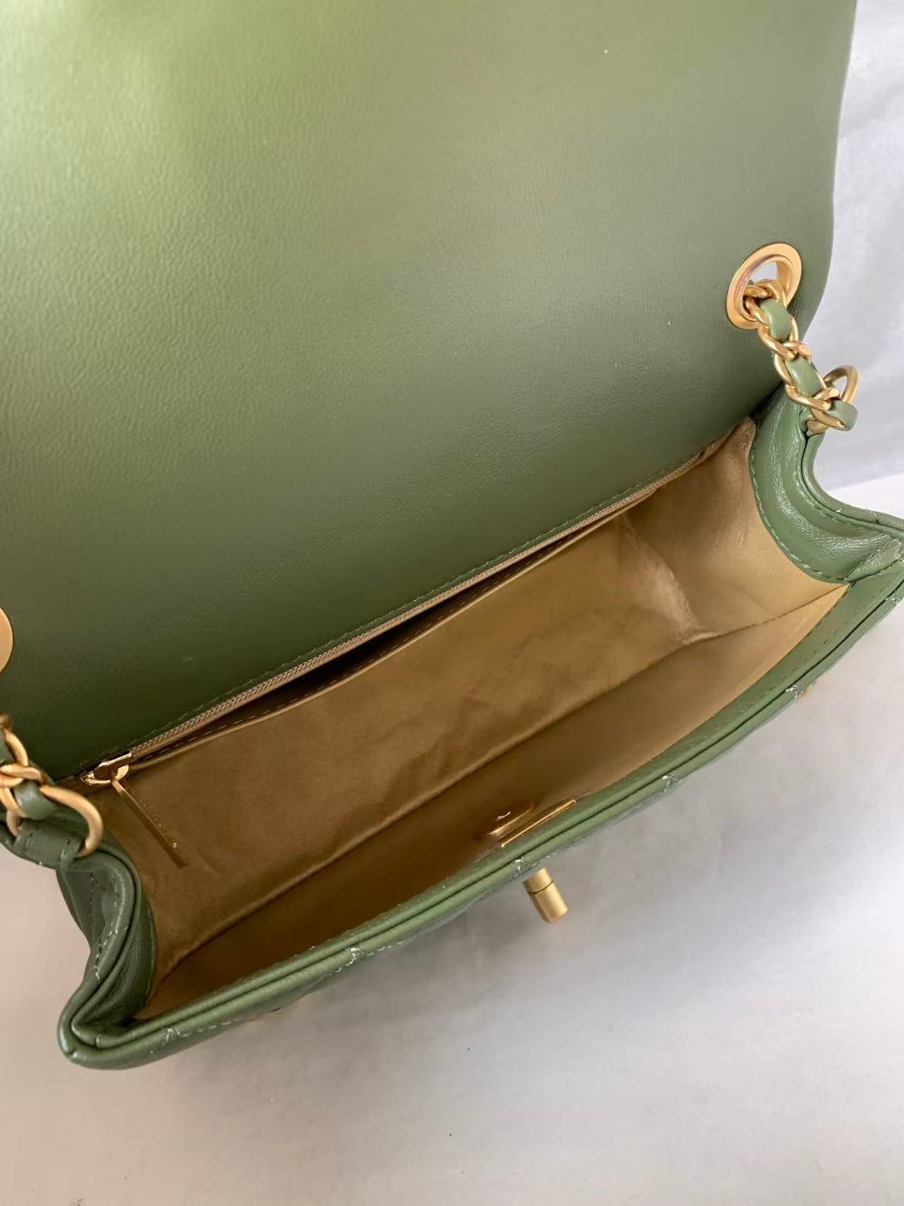 Chanel 25 Pearl Crush Square Flap Bag 20cm Dark Green Lambskin