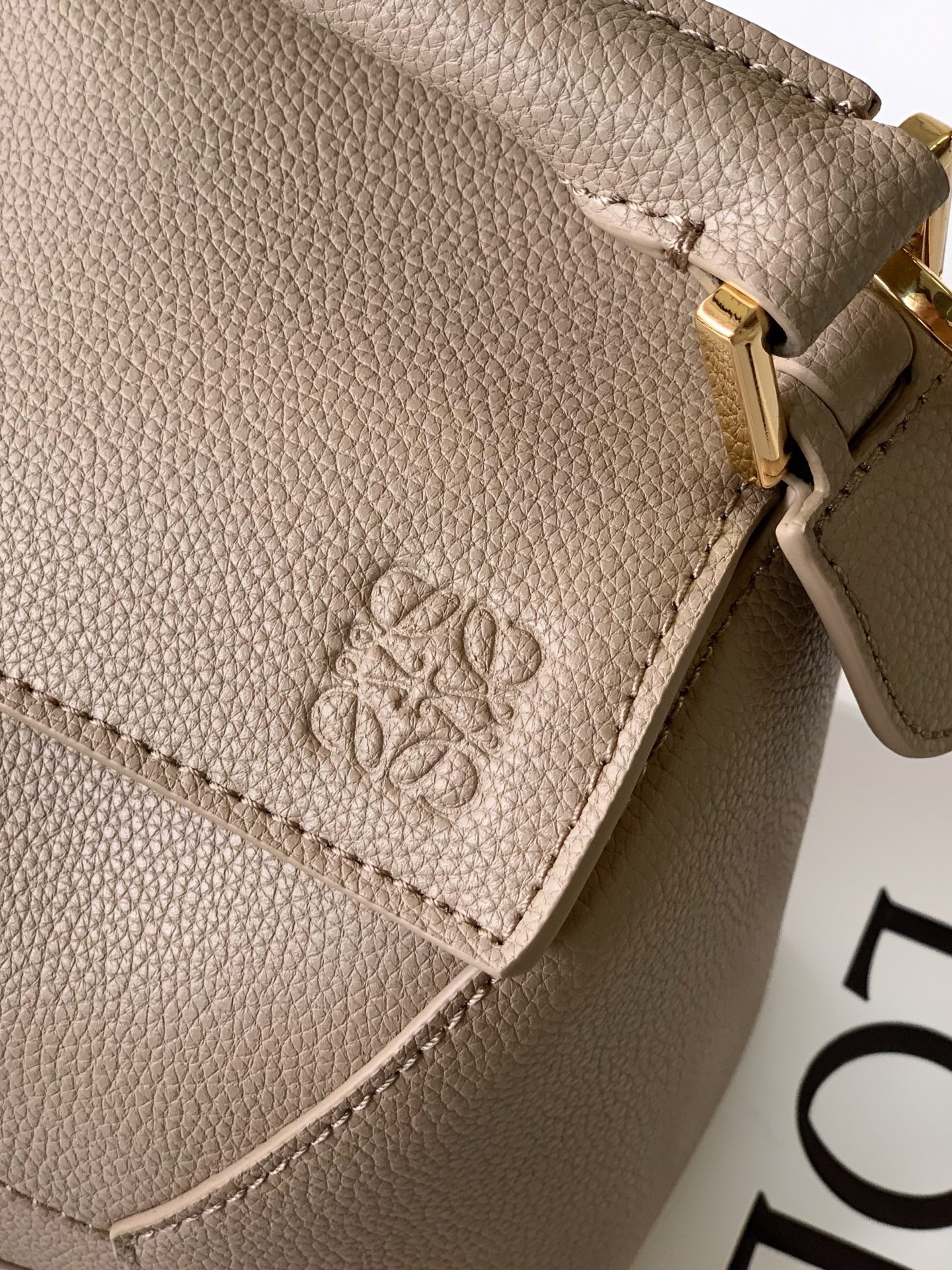 Loewe 2026 Puzzle Bag 24 Beige Grained Calfskin