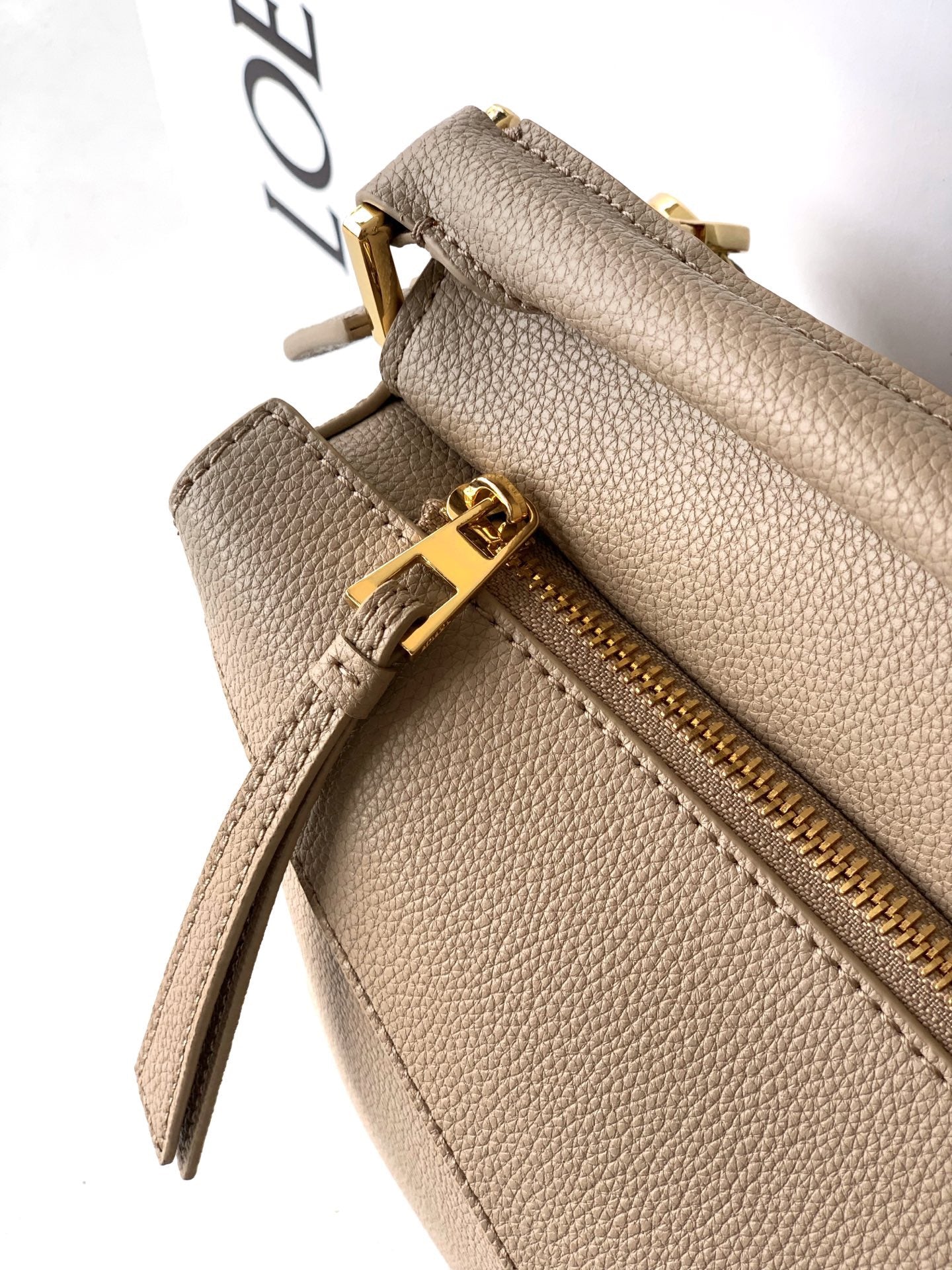 Loewe 2026 Puzzle Bag 24 Beige Grained Calfskin