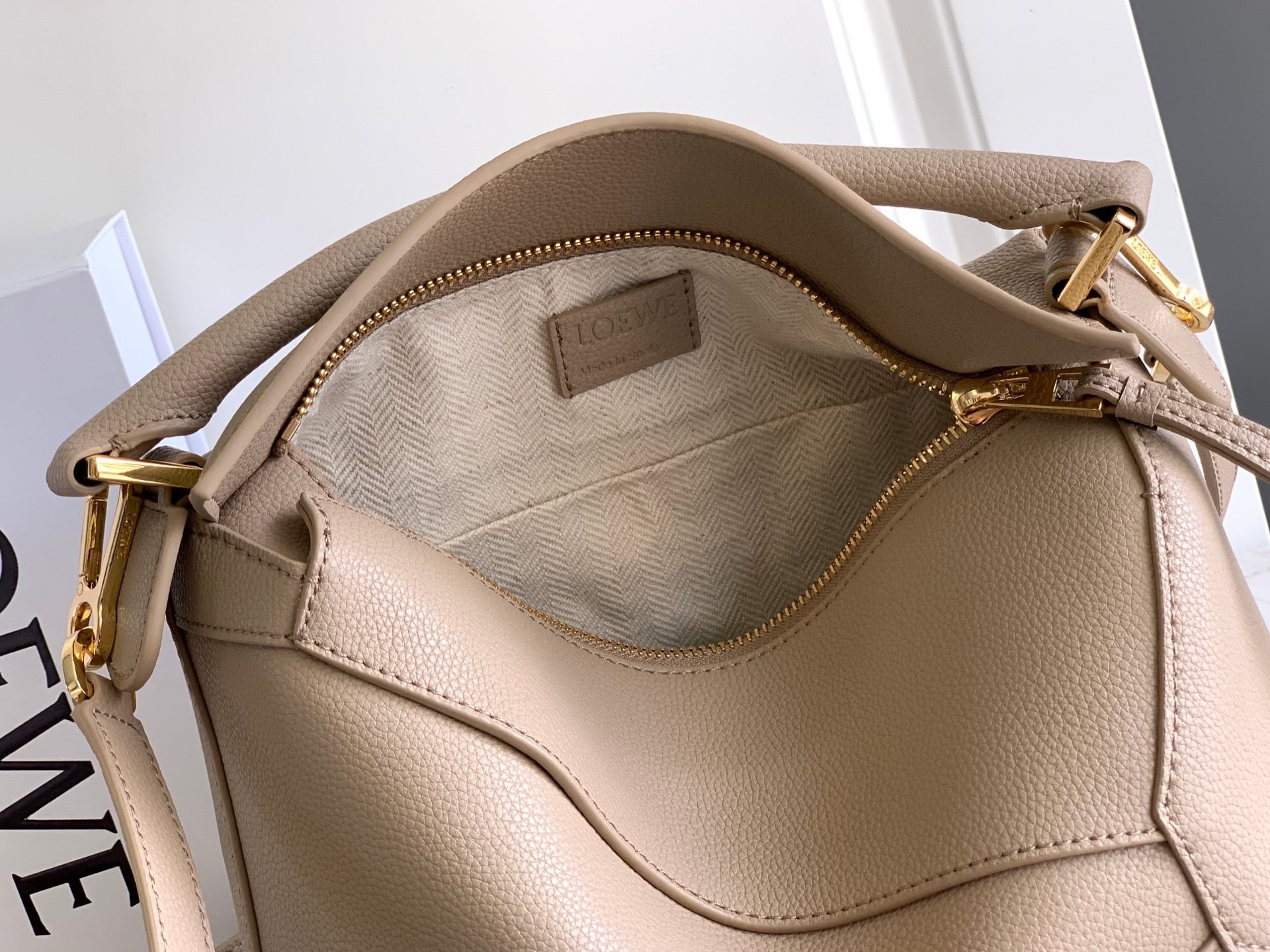 Loewe 2026 Puzzle Bag 24 Beige Grained Calfskin