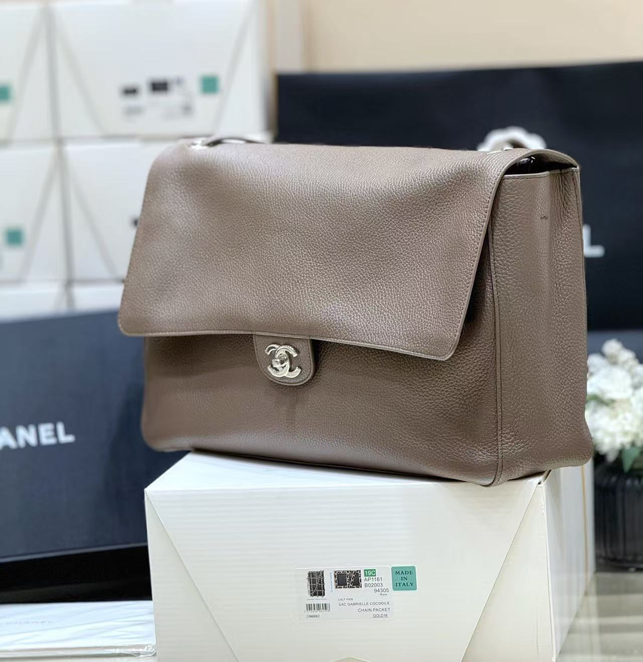 Chanel 2026 Maxi Flap Bag 29cm Light Brown Grained Calfskin