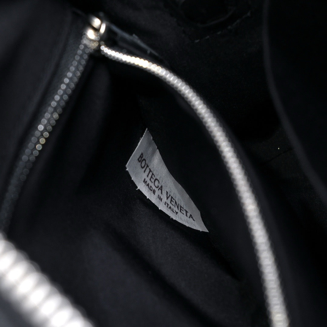 Bottega Veneta 2026 Barrel Bag 26cm Black Leather