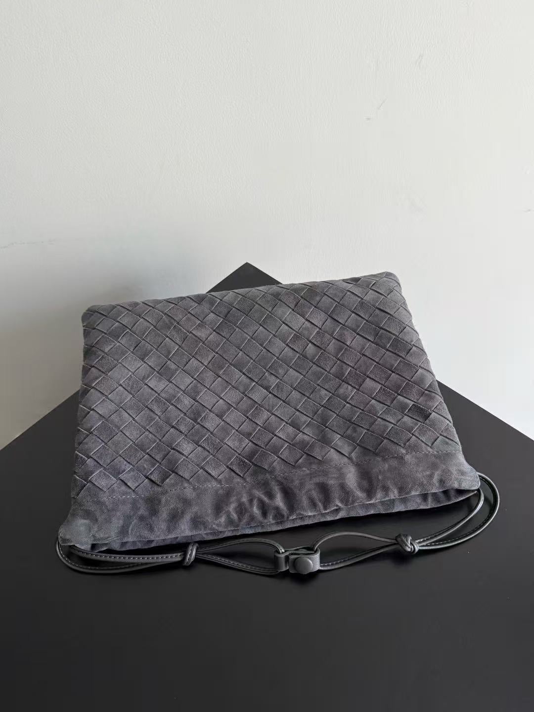 Bottega Veneta 2026 Dust Bag 32cm Gray Suede