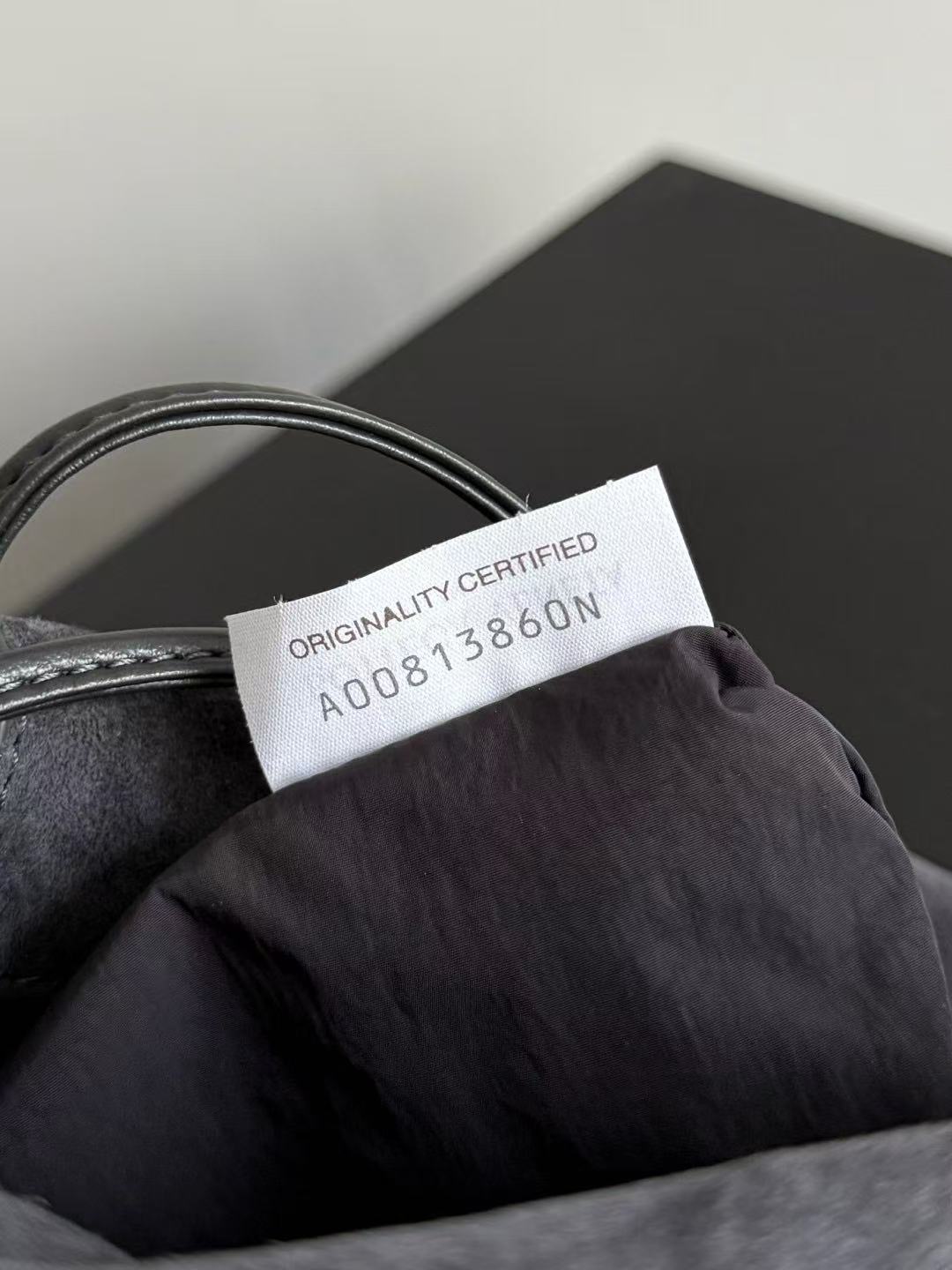 Bottega Veneta 2026 Dust Bag 32cm Gray Suede
