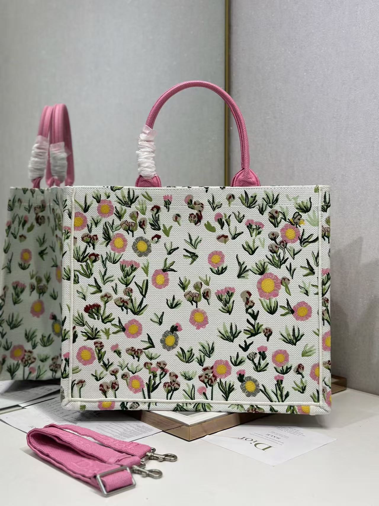 Dior 2026 Book Tote Bag 42cm Multi-colored Daisy Garden Embroidery Canvas