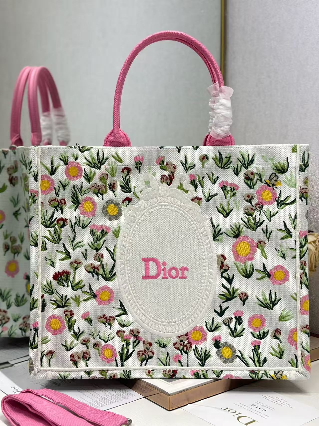 Dior 2026 Book Tote Bag 42cm Multi-colored Daisy Garden Embroidery Canvas