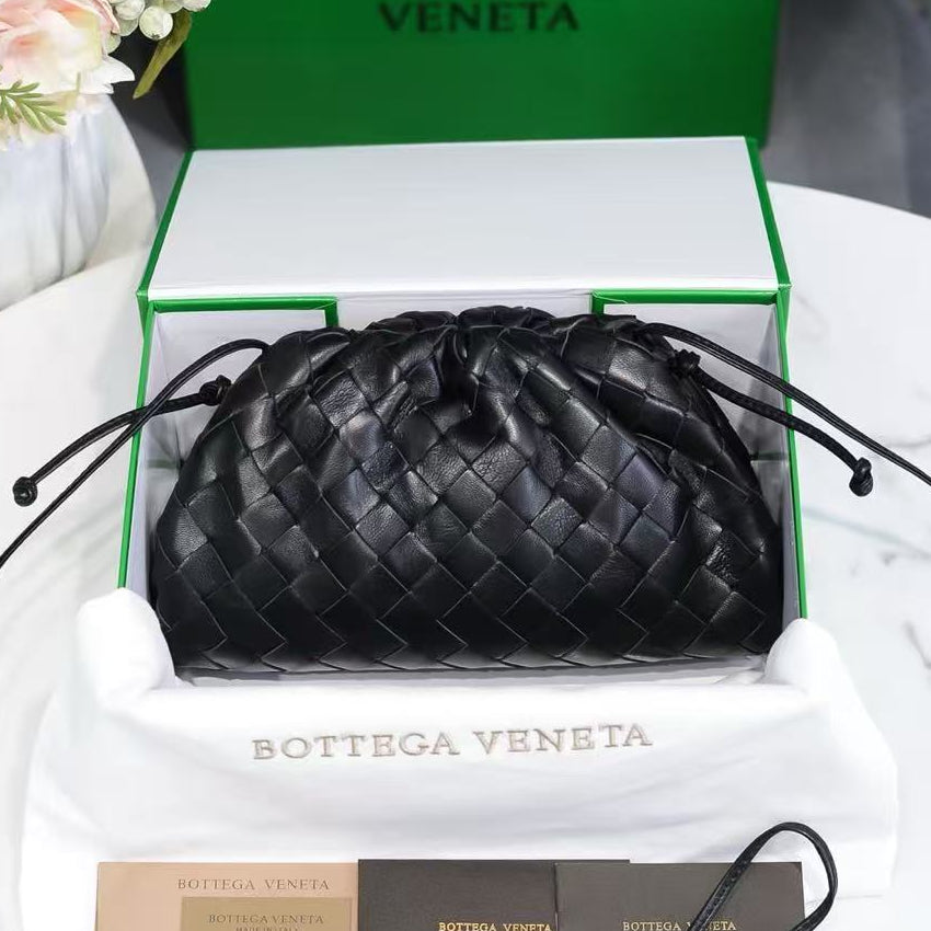 Bottega Veneta 2026 Pouch 22cm Intrecciato Nappa Leather