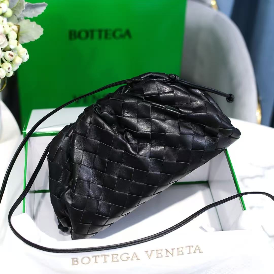 Bottega Veneta 2026 Pouch 22cm Intrecciato Nappa Leather