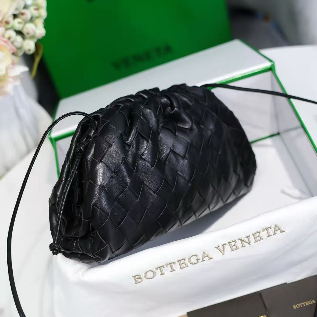 Bottega Veneta 2026 Pouch 22cm Intrecciato Nappa Leather