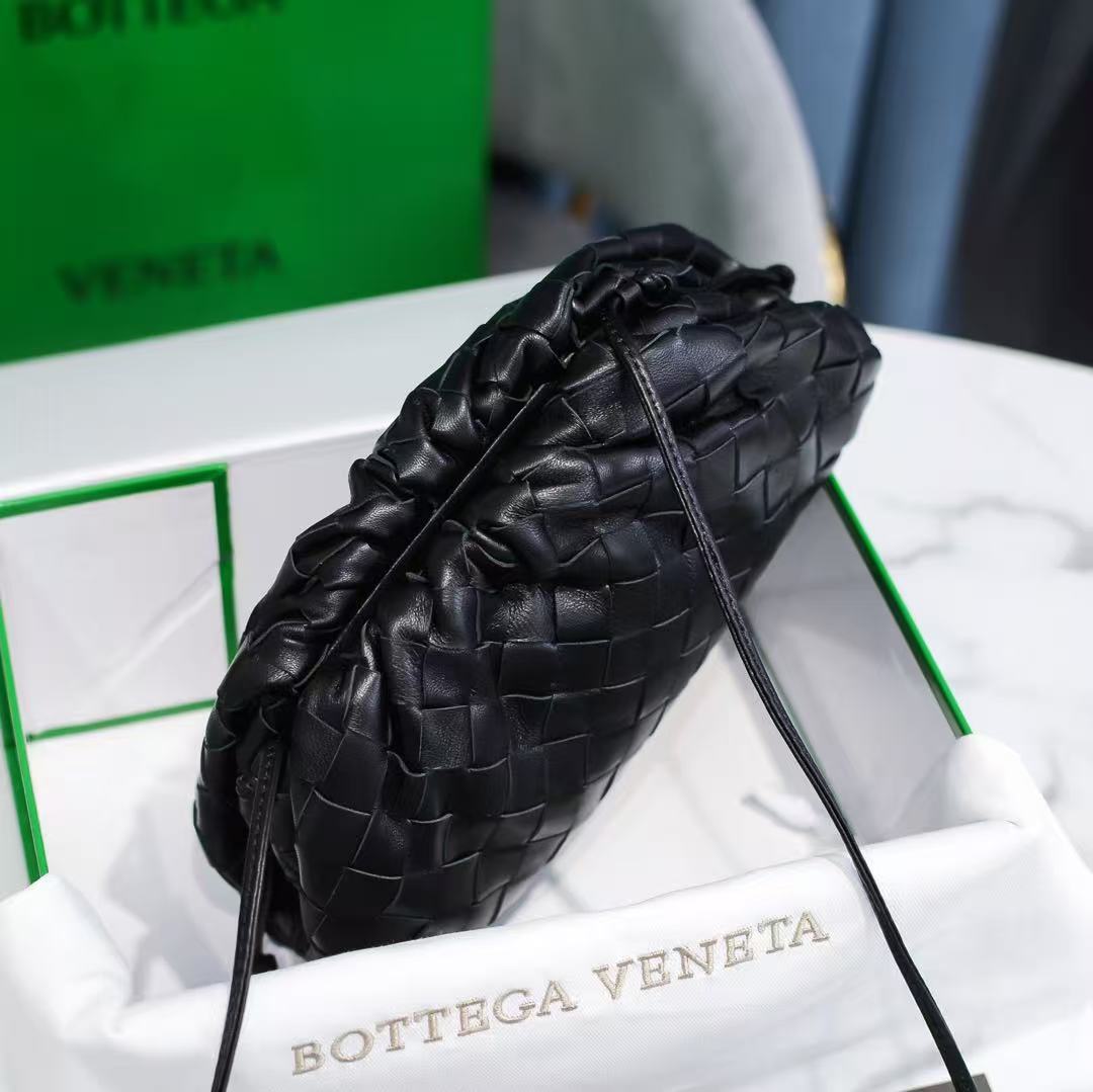 Bottega Veneta 2026 Pouch 22cm Intrecciato Nappa Leather