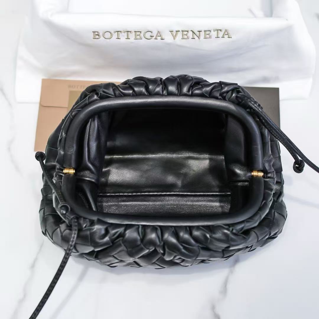 Bottega Veneta 2026 Pouch 22cm Intrecciato Nappa Leather
