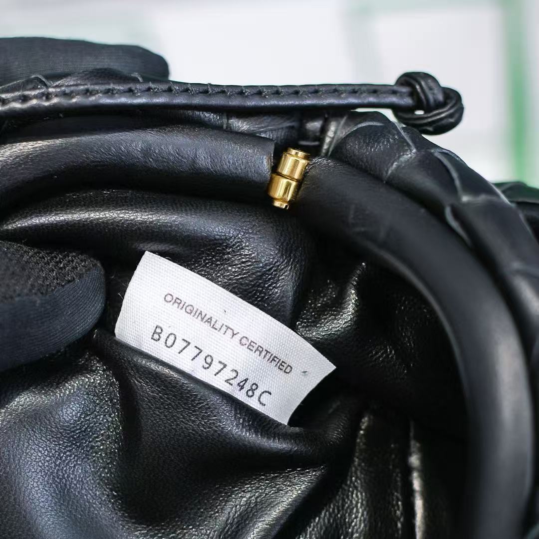 Bottega Veneta 2026 Pouch 22cm Intrecciato Nappa Leather