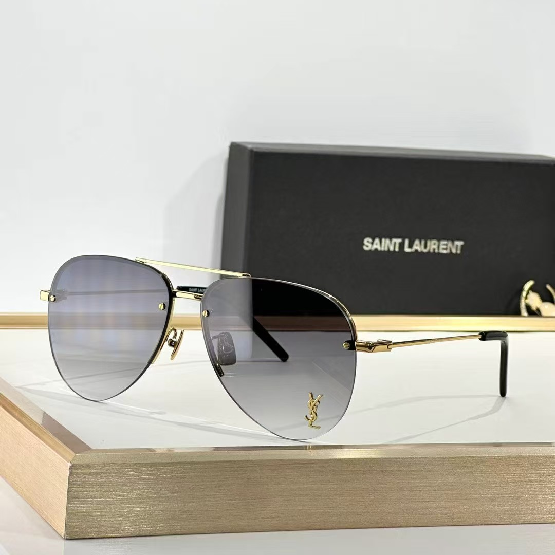 Saint Laurent Classic 11M Sunglasses