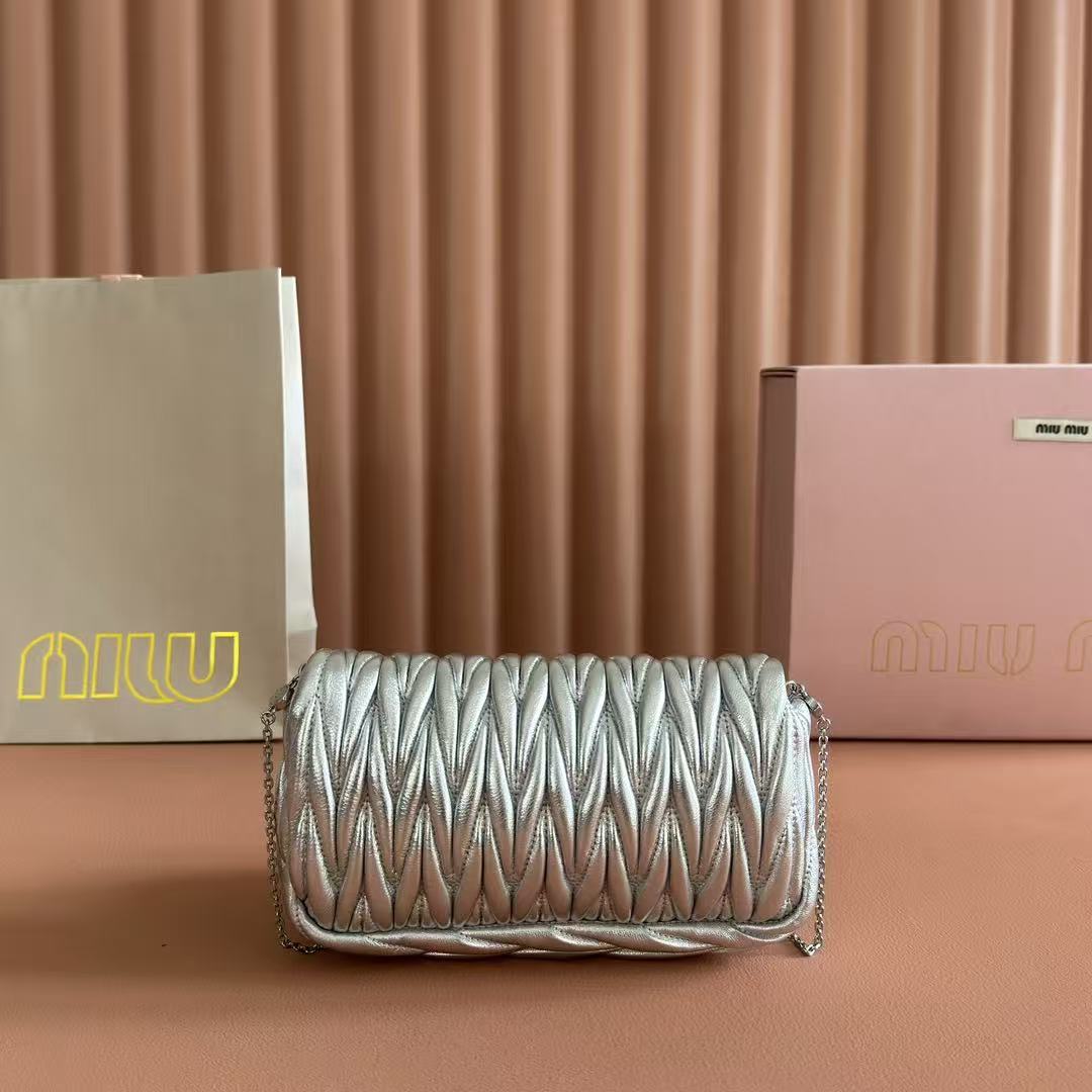 Miu Miu 2026 Matelasse Bag 18cm Silver Leather