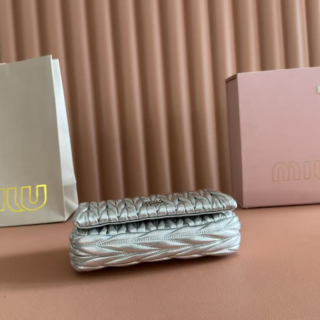 Miu Miu 2026 Matelasse Bag 18cm Silver Leather