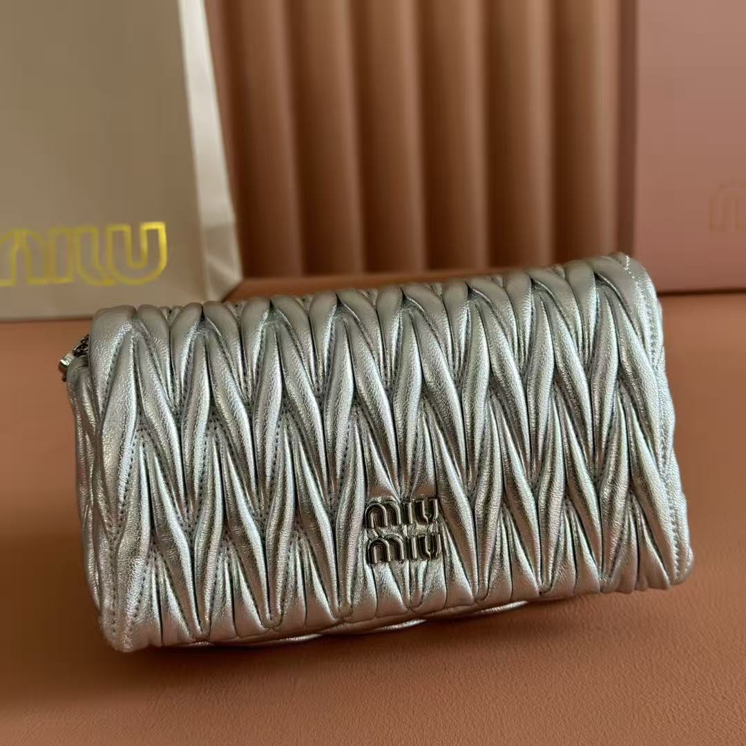 Miu Miu 2026 Matelasse Bag 18cm Silver Leather