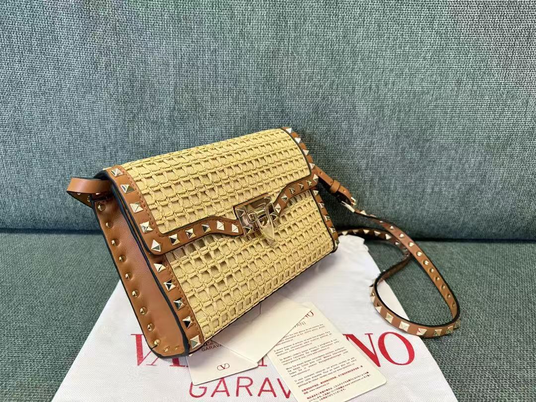 Valentino 2026 Garavani Rockstud Bag 22.5cm Beige Brown Raffia Leather