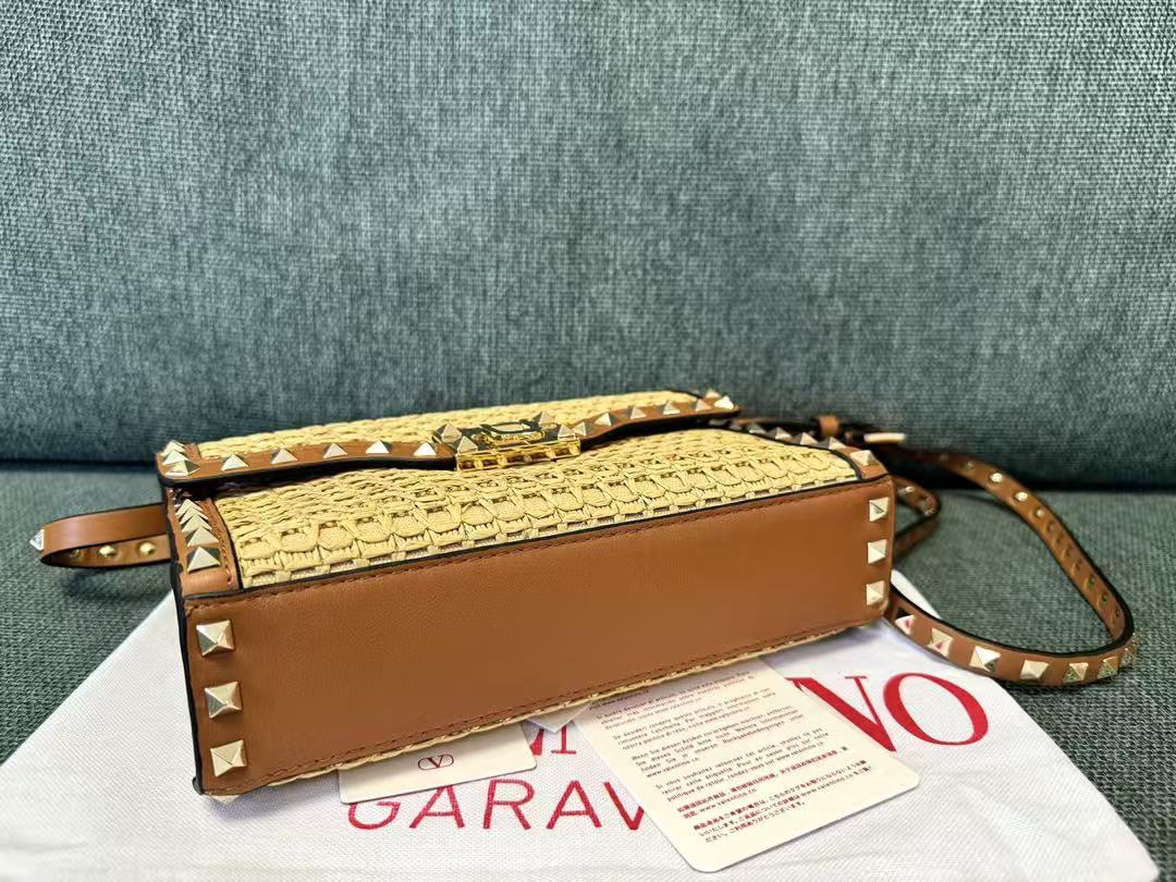 Valentino 2026 Garavani Rockstud Bag 22.5cm Beige Brown Raffia Leather