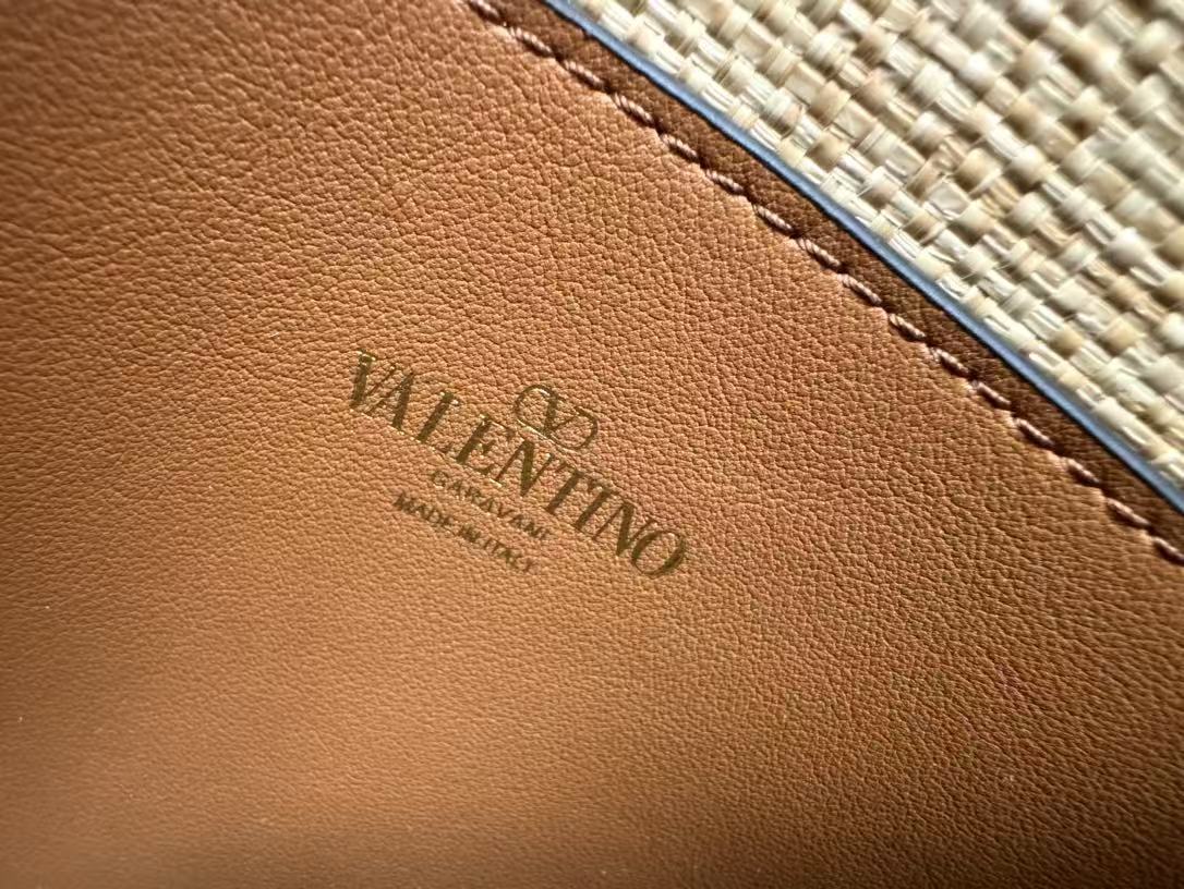 Valentino 2026 Garavani Rockstud Bag 22.5cm Beige Brown Raffia Leather