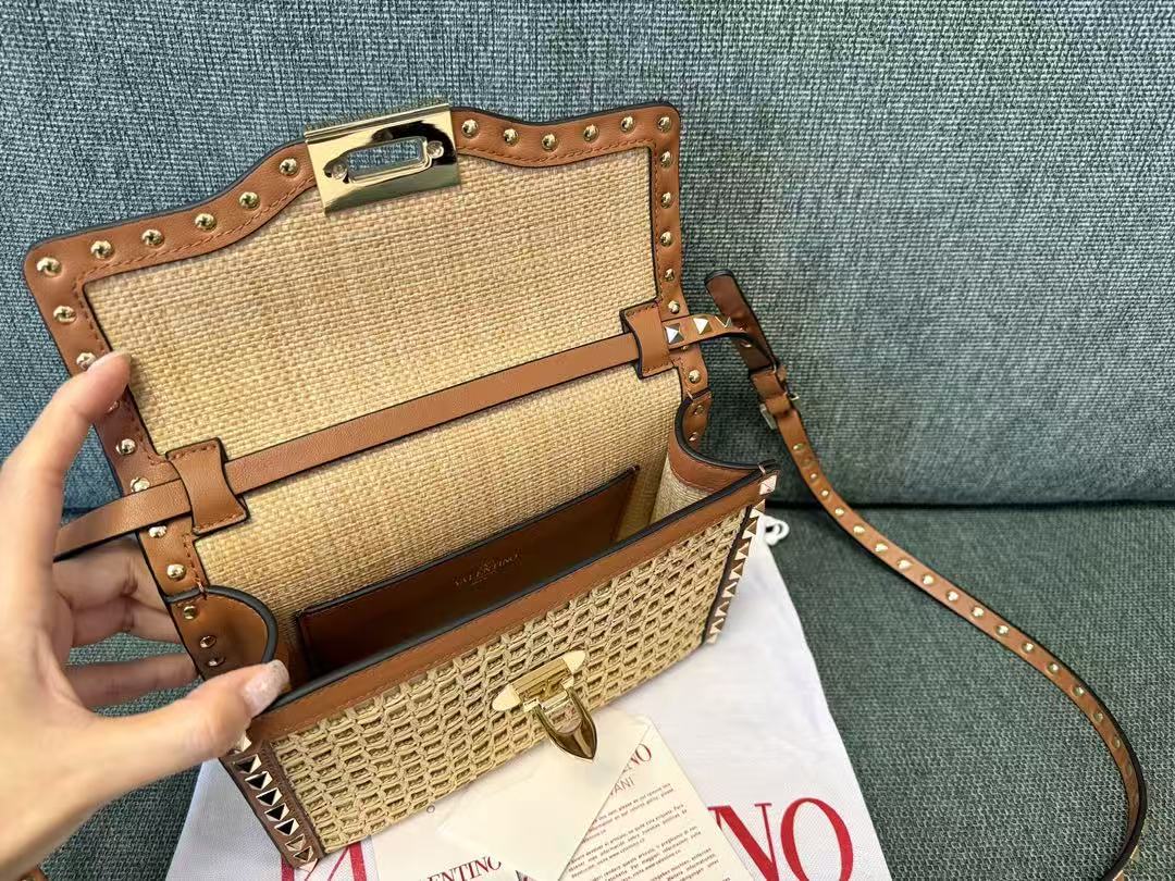 Valentino 2026 Garavani Rockstud Bag 22.5cm Beige Brown Raffia Leather
