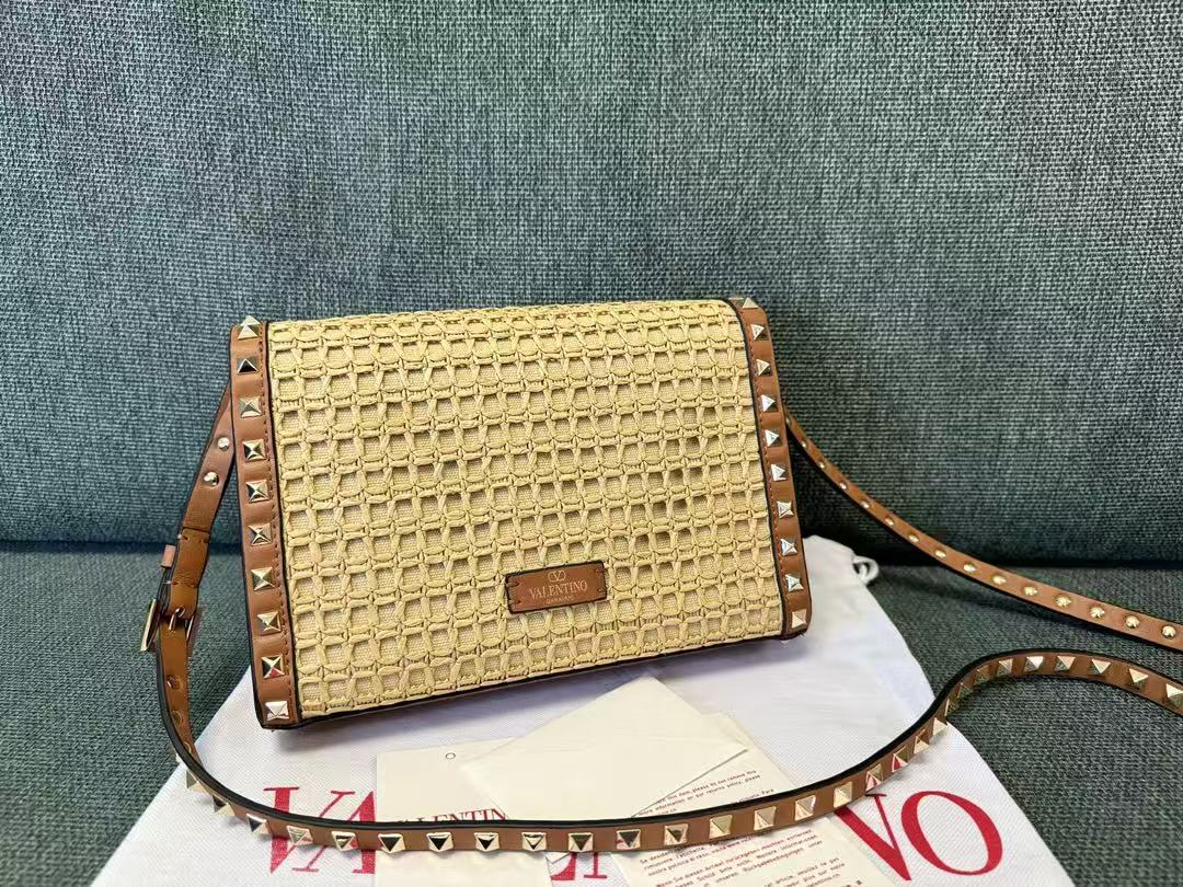 Valentino 2026 Garavani Rockstud Bag 22.5cm Beige Brown Raffia Leather