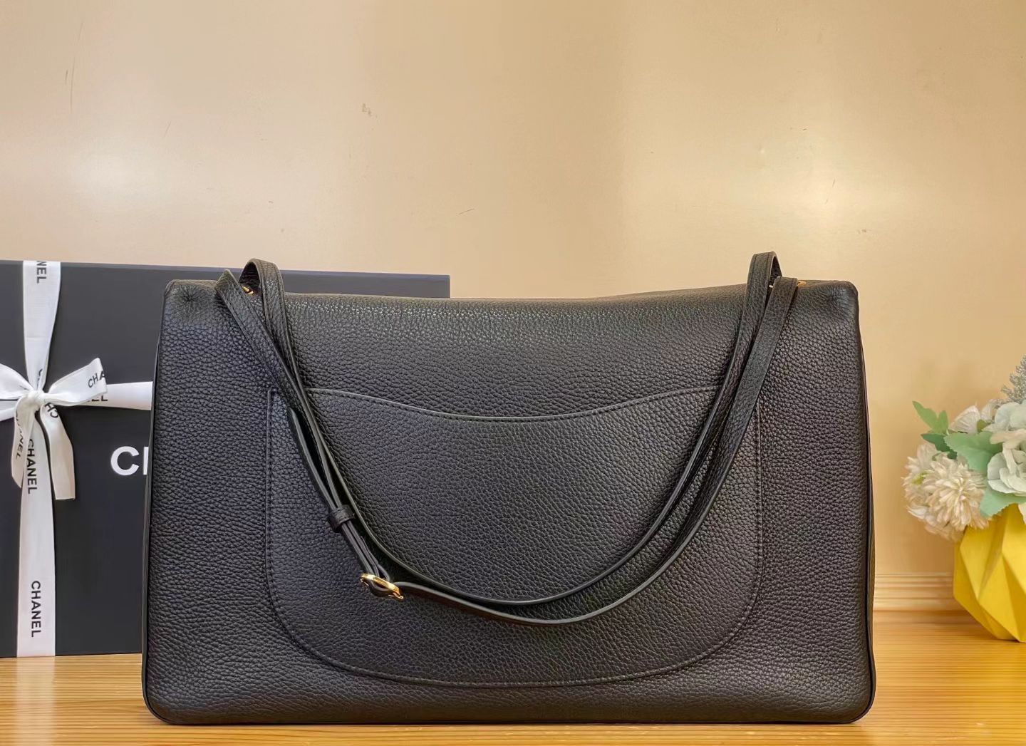 Chanel 2026 Maxi Flap Bag 38.5cm Black Grained Calfskin With Gold Hardware