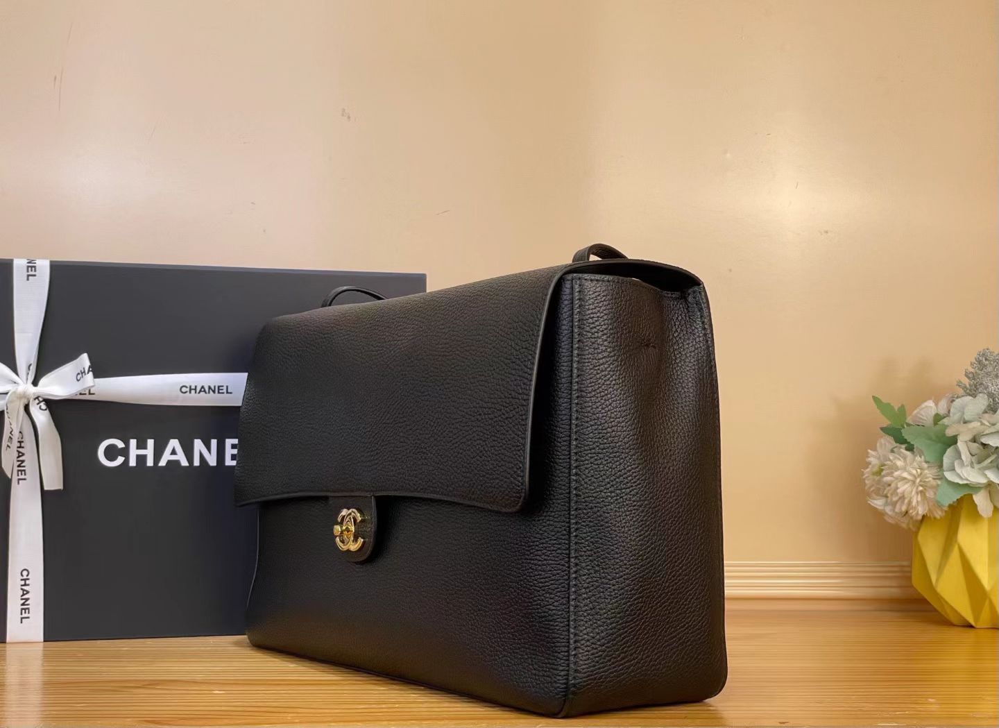 Chanel 2026 Maxi Flap Bag 38.5cm Black Grained Calfskin With Gold Hardware