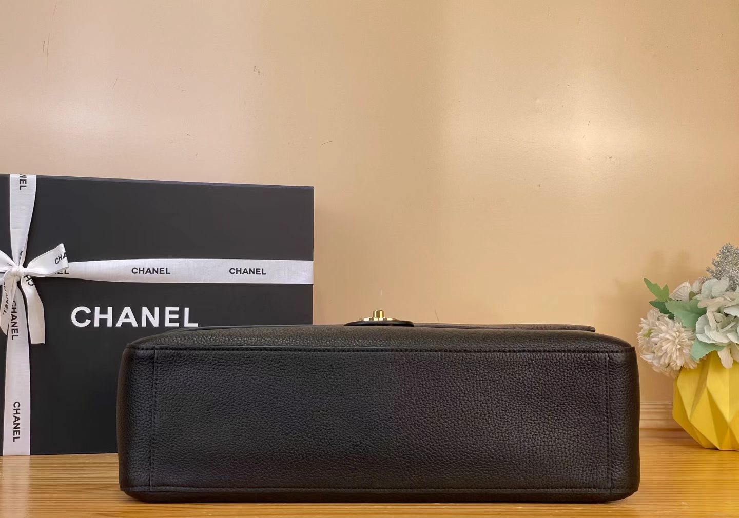 Chanel 2026 Maxi Flap Bag 38.5cm Black Grained Calfskin With Gold Hardware