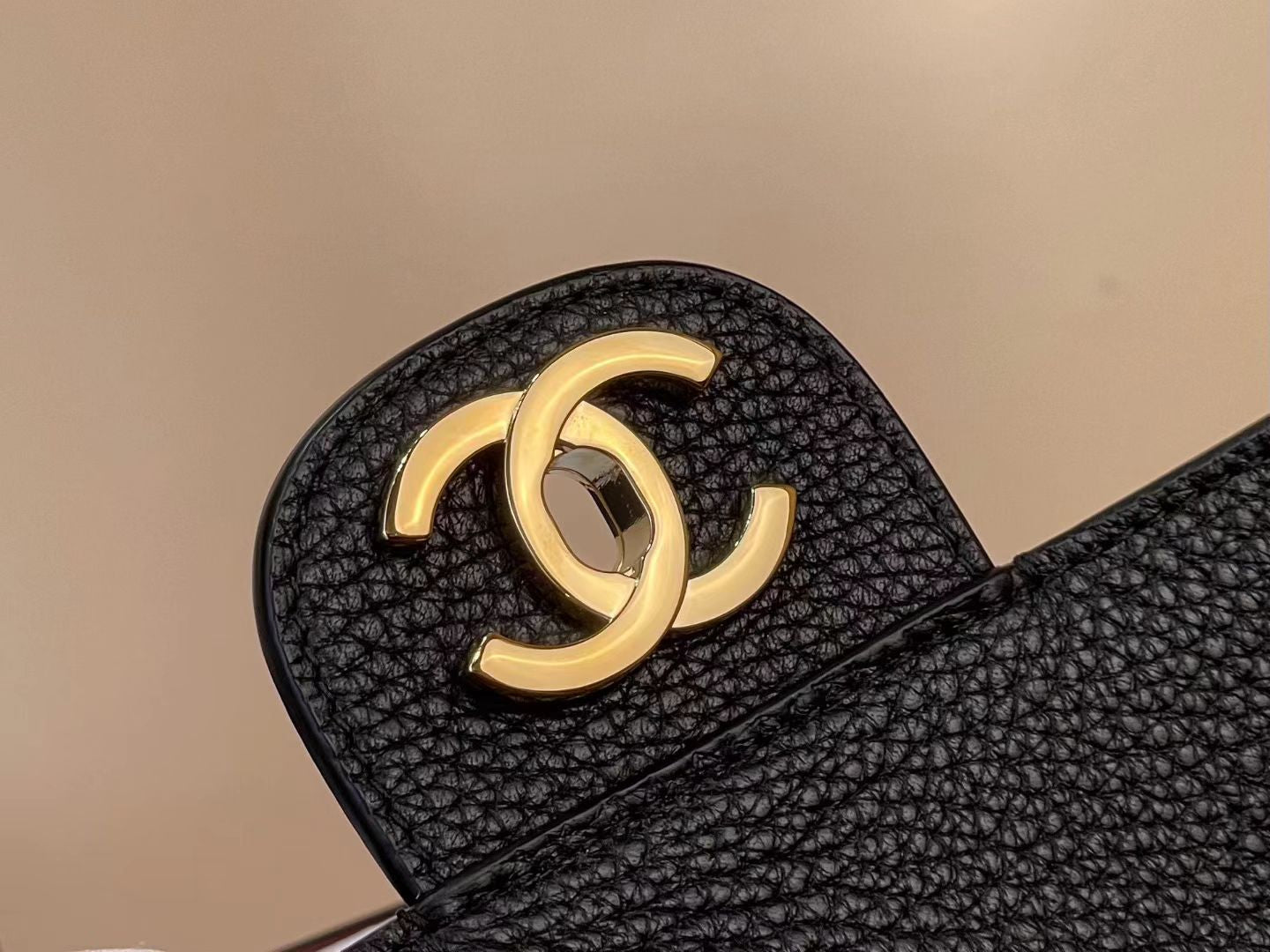 Chanel 2026 Maxi Flap Bag 38.5cm Black Grained Calfskin With Gold Hardware