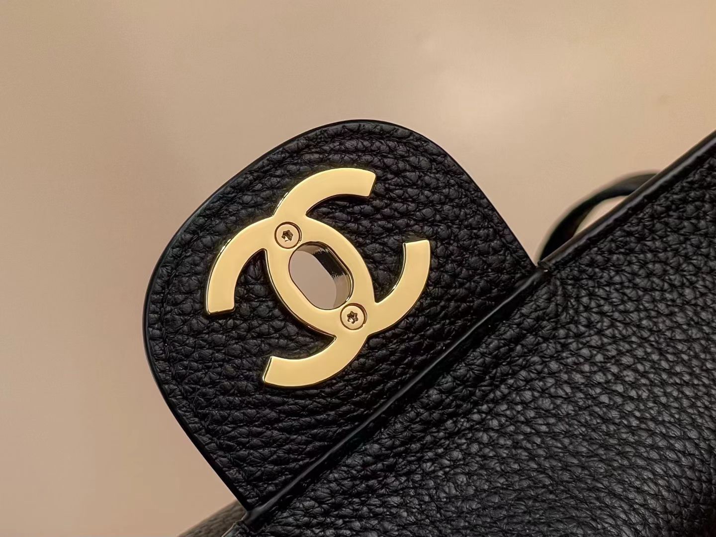 Chanel 2026 Maxi Flap Bag 38.5cm Black Grained Calfskin With Gold Hardware