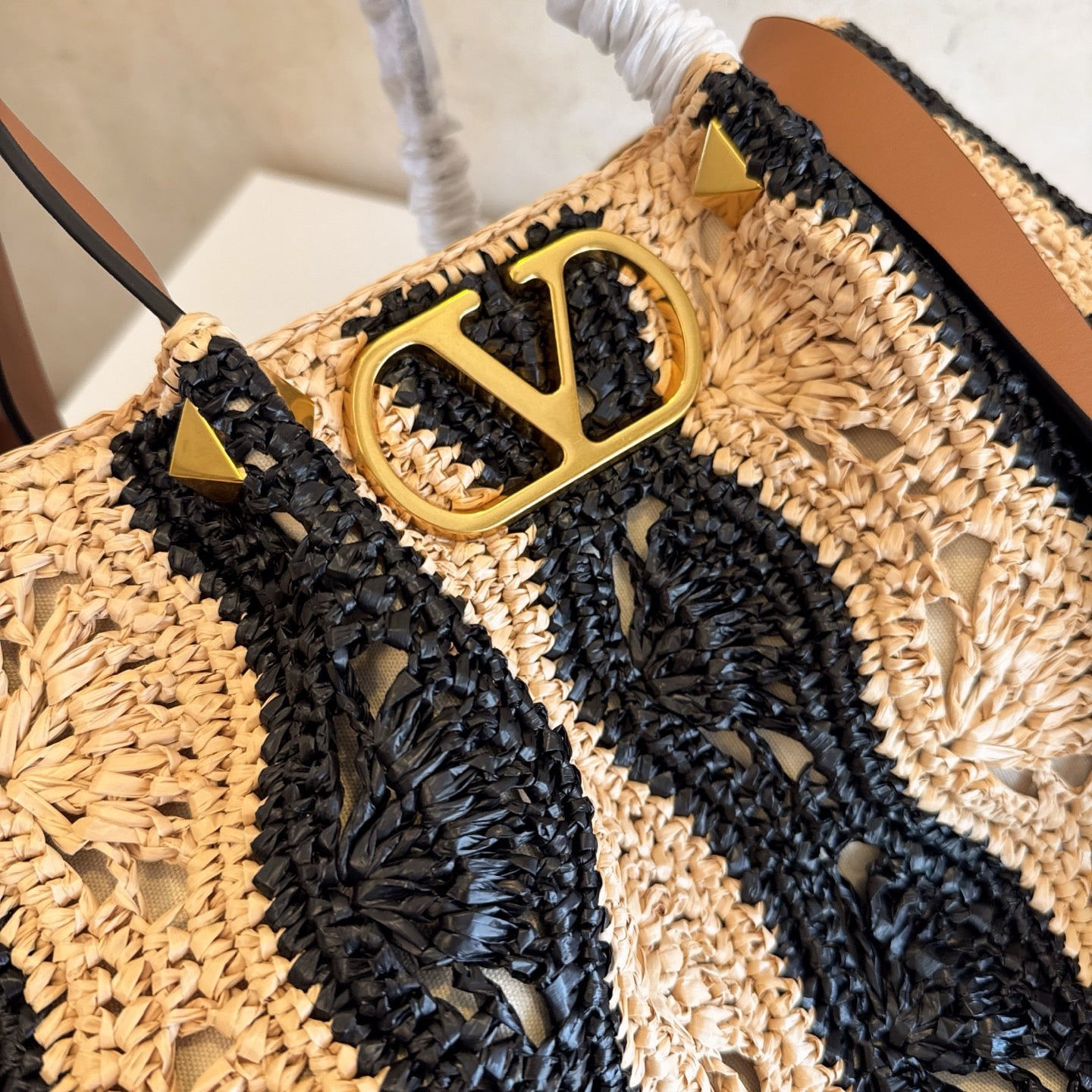 Valentino 2026 Garavani Shopping Bag Beige Black Raffia Leather