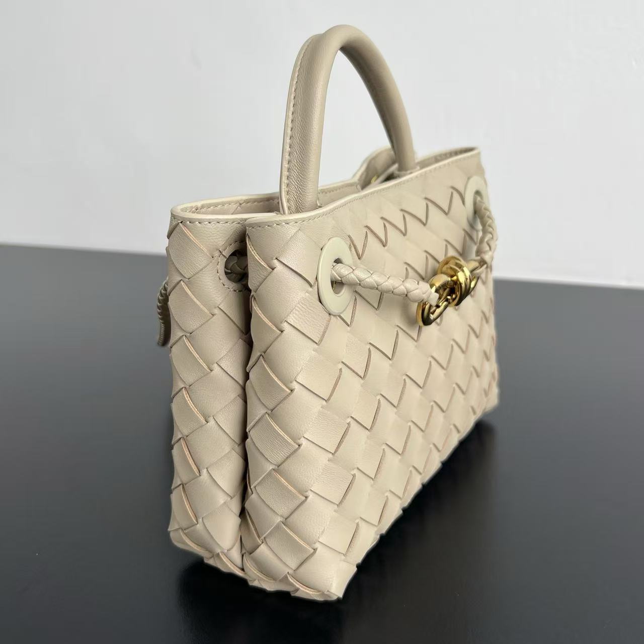 Bottega Veneta 2026 Andiamo Bag 20cm Light Beige Intrecciato Leather