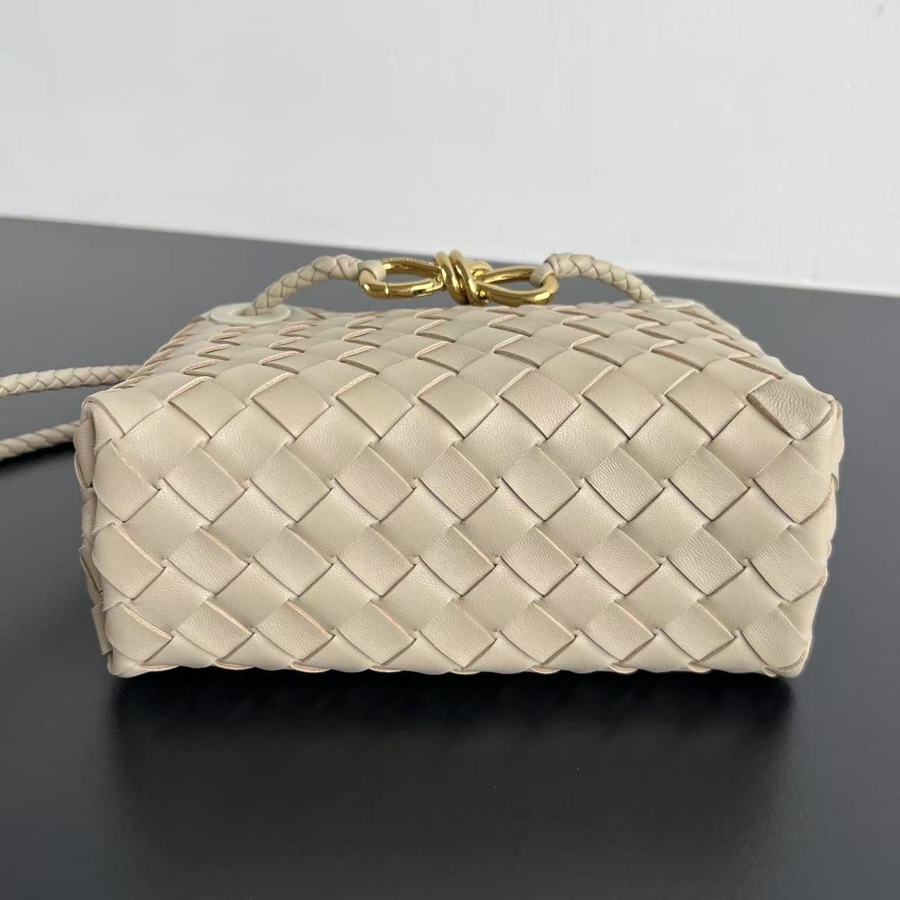 Bottega Veneta 2026 Andiamo Bag 20cm Light Beige Intrecciato Leather