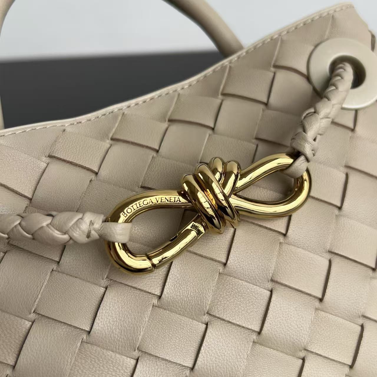 Bottega Veneta 2026 Andiamo Bag 20cm Light Beige Intrecciato Leather