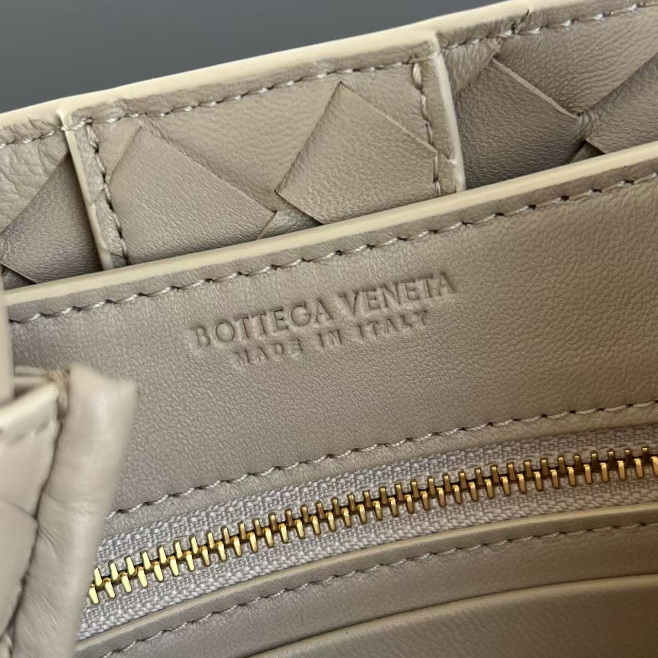 Bottega Veneta 2026 Andiamo Bag 20cm Light Beige Intrecciato Leather