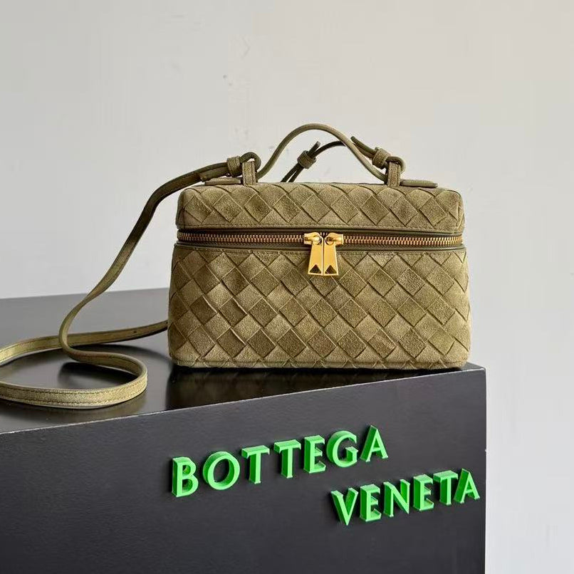 Bottega Veneta 2026 Bang Bang Vanity Case 22cm Khaki Green Suede Calfskin